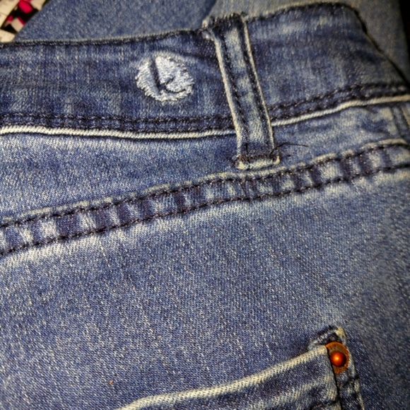 Kensie Jeans - Women's Denim Stretch Skinny Style Embroidered Jeans. Size 6/28 - Picture 8 of 9